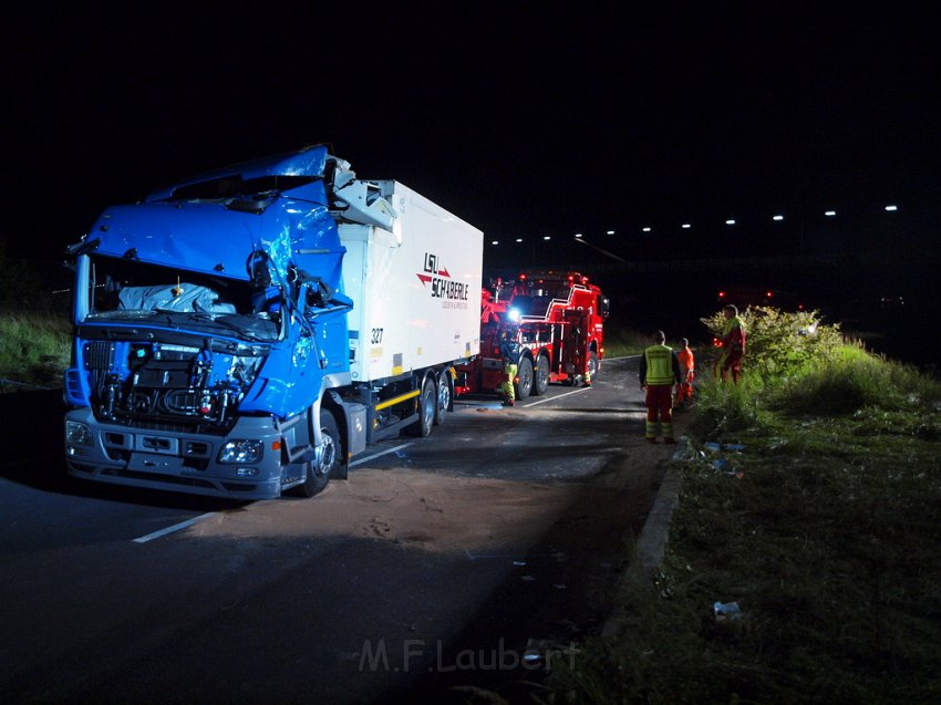 Einsatz BF Koeln PEINGEKLEMMT in Leverkusen P309.JPG